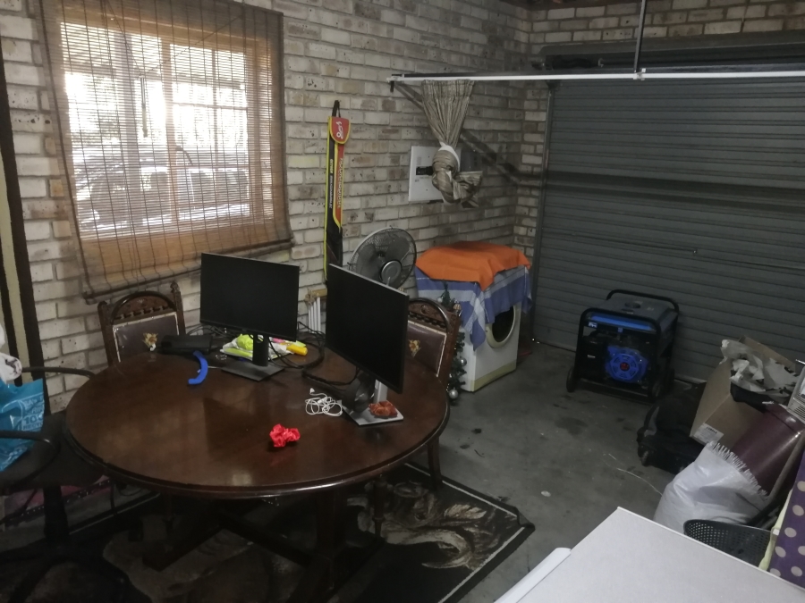 3 Bedroom Property for Sale in Waterkloof East North West